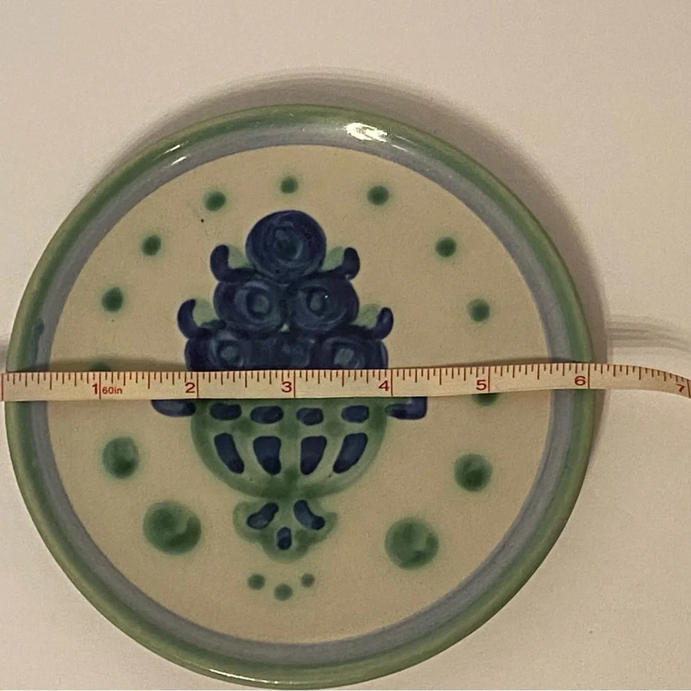 M A HADLEY PLATE POTTERY BLUE WHITE GREEN BLUEBERRY BOUQUET HOME DINING DINNER